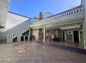 Casa · 295m² · 4 Quartos · 7 Vagas · Sobrado com 4 quartos e 7 vagas de garagem.