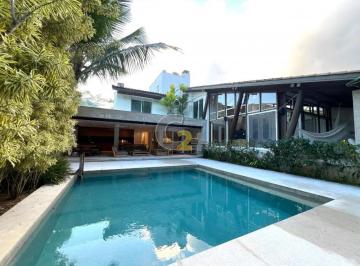 Casa · 479m² · 5 Quartos · 3 Vagas · Casa à venda na Praia da Baleia, 5 quartos, 5 suítes e 3 vagas.