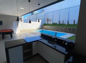 Casa · 452m² · 3 Quartos · 4 Vagas · Oportunidade - Casa em Condomínio - Condomínio Monacô - Urbanova - 3 Dormitórios - 302m².