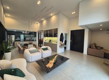 Casa · 1054m² · 3 Quartos · 6 Vagas · Casa de Alto Padrão - 3 Suítes - Área Gourmet - Piscina - Amplo Quintal no Condomínio Village Ipanem