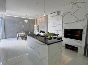 Casa · 200m² · 4 Quartos · 2 Vagas · Casa de 4 Quartos à Venda no Abraao - Florianopolis /SC