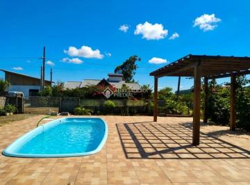 Casa · 100m² · 3 Quartos · Casa com piscina e 3 dorm. 1 suíte com terreno de 563 m2 a 8 min da lagoa e da Praia