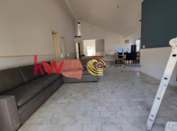 Casa · 270m² · 3 Quartos · 4 Vagas · Venda de Casa Guarujá SP - Amplo espaço externo com garagem de 4 vagas, ótima região contendo comérc