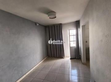 Casa · 200m² · 2 Quartos · 3 Vagas · Casa residencial com 2 quartos disponível para locação no bairro Monte Hebron em Uberlândia-MG