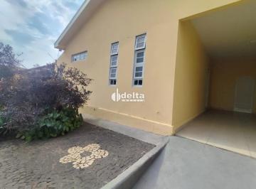 Casa · 120m² · 3 Quartos · 2 Vagas · Casa residencial com 3 quartos sendo 1 suíte disponível para locação no bairro Tibery em Uberlândia-