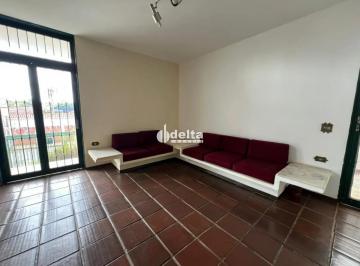 Casa · 340m² · 4 Quartos · 4 Vagas · Casa com 4 quartos sendo 1 suíte disponível para locação no bairro Lidice em Uberlândia-MG.