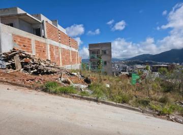 FRENTE DO TERRENO · Excelente terreno á venda no Bairro Jardim Bandeirantes em Poços de Caldas MG.