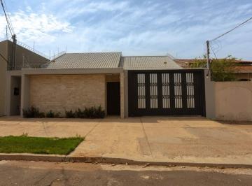 Casa · 180m² · 3 Quartos · 2 Vagas · Casa térrea de alto padrão no Santa Fé