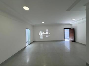 Casa · 319m² · 4 Quartos · 3 Vagas · Casa  com 4 quartos sendo 2 suítes disponível para venda no bairro Lidice em Uberlândia-MG