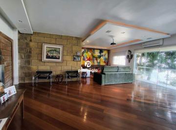 Casa · 749m² · 4 Quartos · 4 Vagas · Casa de Alto Padrão na Lagoa com 749m², Piscina e Vista para a Lagoa