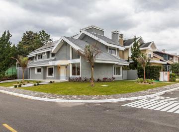 Casa · 300m² · 5 Quartos · 4 Vagas · Casa de esquina no Condomínio Pinewoods com 300 m2, mobiliada 5 quartos