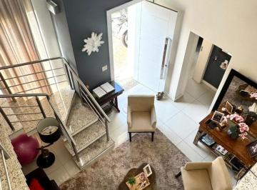 Casa · 263m² · 3 Quartos · 2 Vagas · EXCELENTE CASA DE DOIS ANDARES DE 3 QUARTOS SENDO 2 SUÍTES E 2 VAGAS DE GARAGEM, NO BAIRRO SAO JOÃO