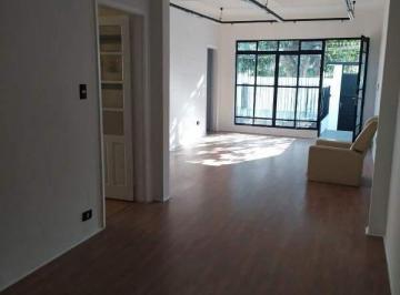 Casa · 199m² · 2 Quartos · 2 Vagas · Excelente casa á venda com 199m² na Saúde.