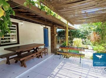 Casa · 100m² · 2 Quartos · 2 Vagas · Lindo Chalé Mobiliado em Condomínio Fechado com Amplas Varandas, 02 Quartos, 02 banheiros, Churrasqu