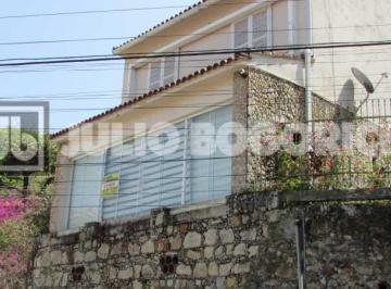 Casa · 74m² · 3 Quartos · 4 Vagas · Laranjeiras - Próximo ao Parque Guinle - Linda casa duplex - Living - 3 quartos