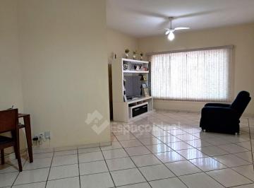 Casa · 198m² · 3 Quartos · 2 Vagas · Casa no Jardim Saira 200m² de área construída Imóvel amplo e bem localizado!