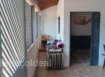 Casa · 170m² · 4 Quartos · 3 Vagas · 4 quartos com 1 suíte, 1 banheiro e 2 vagas. Tudo isso em 200m² de terreno.