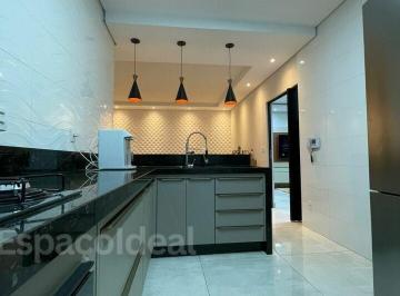 Casa · 200m² · 3 Quartos · 2 Vagas ·  Sobrado de Alto Padrão com Design Exclusivo e Área de Lazer Completa - Agudos