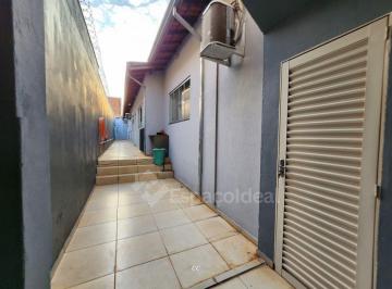 Casa · 180m² · 2 Quartos · 4 Vagas · Aceita Financiamento