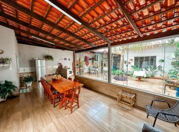 Imagem 1 · Casa para venda em Centro, Araguari