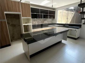 Casa · 220m² · 4 Quartos · 4 Vagas · Casa térrea com 4 quartos à venda em Vera tereza - SP