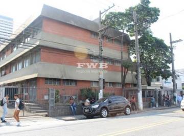 Fachado do Imóvel · Prédio comercial de 2 andares, atualmente compartimentados em 600 posições de trabalho e com salas d