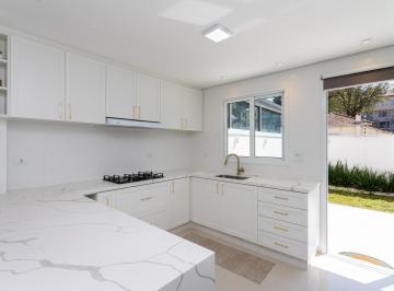Casa · 243m² · 3 Quartos · 3 Vagas · Mobiliado e Decorado