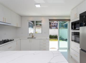 Casa · 243m² · 3 Quartos · 3 Vagas · Mobiliado e Decorado
