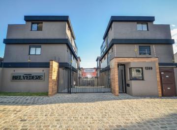 Casa · 234m² · 3 Quartos · 2 Vagas · Sobrado para venda em Mercês de 234.00m² com 3 Quartos, 3 Suites e 2 Garagens
