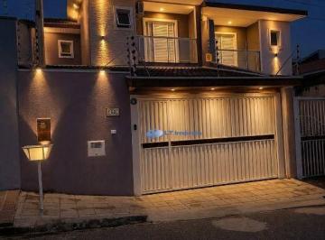 Casa · 115m² · 3 Quartos · 2 Vagas · Sobrado em Villa Branca, Jacareí/SP de 115m² 3 quartos à venda por R$ 820.000,00