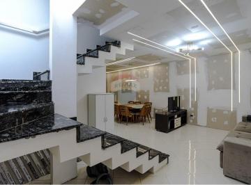 Casa · 241m² · 2 Quartos · 3 Vagas · Sobrado em Vila Rei, Mogi das Cruzes/SP de 241m² 2 quartos à venda por R$ 820.000,00