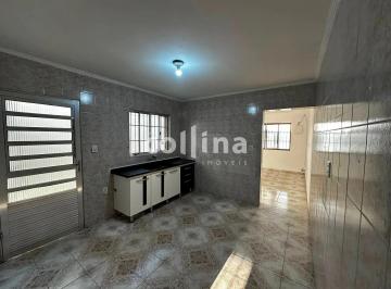 Casa · 256m² · 3 Quartos · 2 Vagas · Sobrado em Vila Silviânia, Carapicuíba/SP de 256m² 3 quartos à venda por R$ 500.000,00
