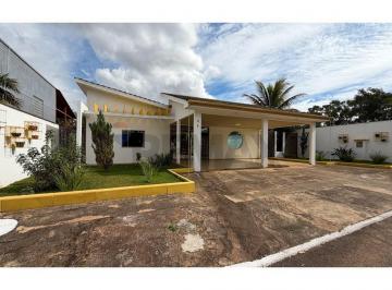 Casa · 441m² · 4 Quartos · 3 Vagas · Casa dos Sonhos: 4 Quartos no Condomínio La Font