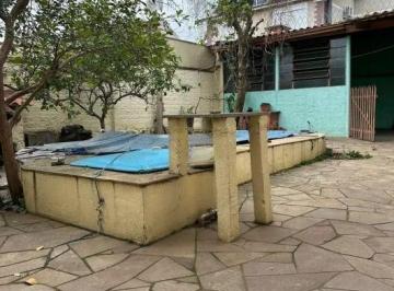 Casa · 165m² · 3 Quartos · 3 Vagas · Sobrado com piscina e 3 dormitórios à venda no São Sebastião