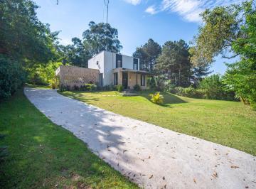 Casa · 279m² · 3 Quartos · 6 Vagas · Casa em Chácara Santa Lúcia, Carapicuíba/SP de 279m² 3 quartos à venda por R$ 1.500.000,00