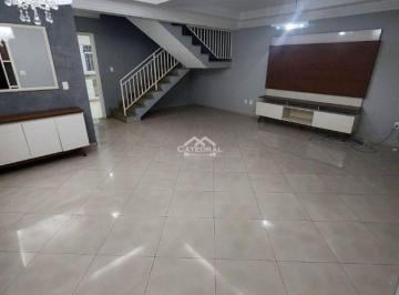 Casa · 173m² · 3 Quartos · 2 Vagas · Sobrado com 3 quartos, sendo 1 suíte