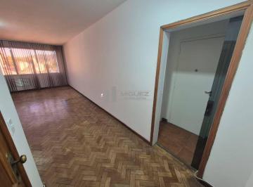 Apartamento · 165m² · 3 Quartos · 2 Vagas · Espaçoso apartamento a venda na Rua Antônio Basílio, na Tijuca. Com 3 quartos, sendo 1 suíte e 2 vag