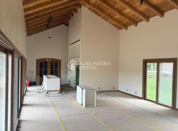 Casa · 354m² · 5 Quartos · 6 Vagas · Casa em condomínio fechado em Ratones, local tranquilo fácil acesso.