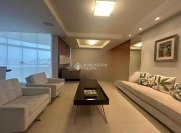Apartamento · 226m² · 3 Quartos · 2 Vagas · Apartamento com ótima localização no Centro, em frente ao Colégio Catarinense