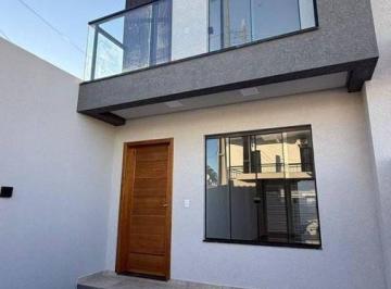 Casa · 82m² · 2 Quartos · 1 Vaga · NOVA! Casa c/ Dois Andares - 2 Suítes - Centro - Navegantes/SC