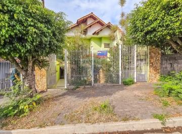 Casa · 247m² · 3 Quartos · 5 Vagas · "Seu Novo Lar no Jardim Pinheiros: Conforto e Charme"