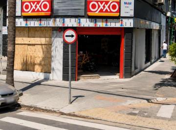 Comercial · 126m² · Loja na Rua Henrique Sertório, 252 • 126 m²