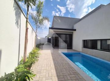 Casa · 155m² · 3 Quartos · 2 Vagas · Casa com 3 suítes Contato com a Natureza e piscina particular