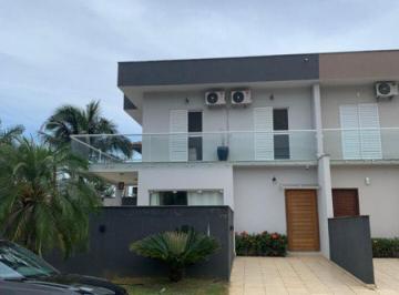 Casa · 182m² · 3 Quartos · 2 Vagas · Sobrado com 182 m², Mobiliado, 3 Dormitórios, sendo 1 suíte, Piscina, Sala para 2 ambientes