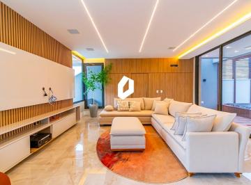 Casa · 450m² · 4 Quartos · 6 Vagas · Casa Alto Padrão com 4 Suítes, Espaços Integrados e Energia Solar