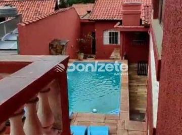 Casa · 250m² · 3 Quartos · 3 Vagas · Sobrado a venda com 3 Quartos, 3 Vagas e Piscina em Vila Guiomar – Financiamento Aceito