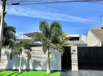 Casa · 300m² · 2 Quartos · 3 Vagas · Casa Ampla com Piscina e Espaço de Lazer Completo para Locação