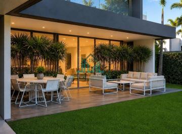 Casa · 451m² · 5 Quartos · 4 Vagas · Casa à Venda com 5 Suítes, 451m², Varanda Gourmet, Área Gourmet com hidromassagem, em Condomínio de