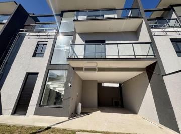 Casa · 214m² · 4 Quartos · 2 Vagas · Sobrado à venda no bairro São Cristóvão - São José dos Pinhais/PR