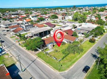 f4aa4c9a31a1958c50e3fe41e7bd128d88e46bcc · Casa com 2 dormitórios à venda, 70 m² por R$ 430.000,00 - Coroados - Guaratuba/PR